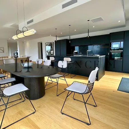 Giuliana - D'architecte Contemporaine Avec Piscine En Pierres De Bali Et Vue