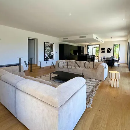 Giuliana - D'architecte Contemporaine Avec Piscine En Pierres De Bali Et Vue ヴィラ