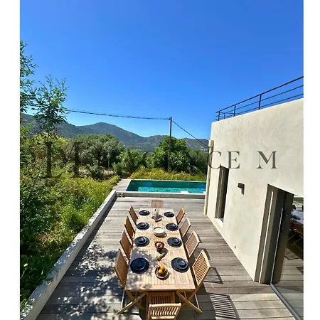 Giuliana - D'architecte Contemporaine Avec Piscine En Pierres De Bali Et Vue ヴィラ *