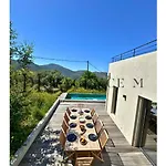 Giuliana D'architecte Avec Piscine Et Vue 别墅 *