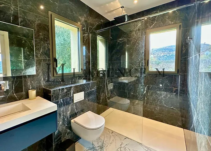 Giuliana D'architecte Avec Piscine Et Vue * Aregno